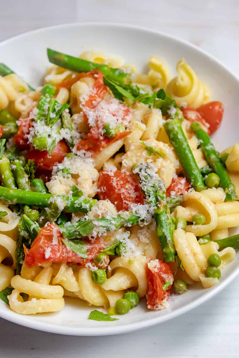 Pasta With Asparagus And Cherry Tomatoes